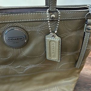 Coach vintage Olive green satchel. Please see picture and video for callouts